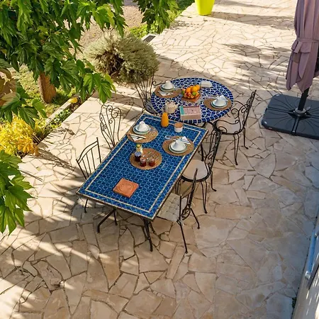 La Maison De Charlotte - D'hôtes-futuroscope 3*