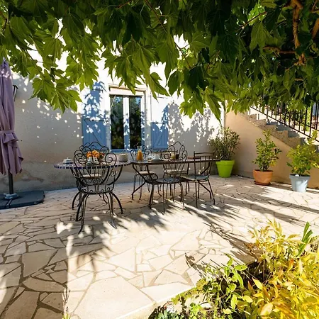 Bed & Breakfast La Maison De Charlotte - D'hotes-futuroscope 3*